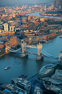 伦敦屋顶风景与塔桥在日落图片