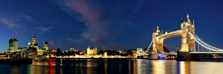 伦敦晚间在泰晤士河上空的图片
