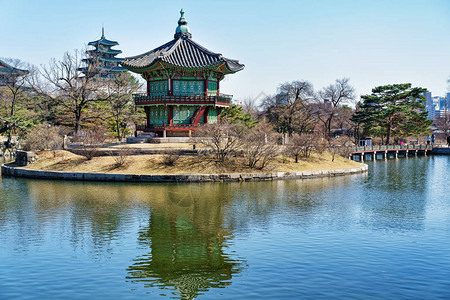 南韩首尔庆博京川宫湖人造岛屿的HyangwonjeongPa图片