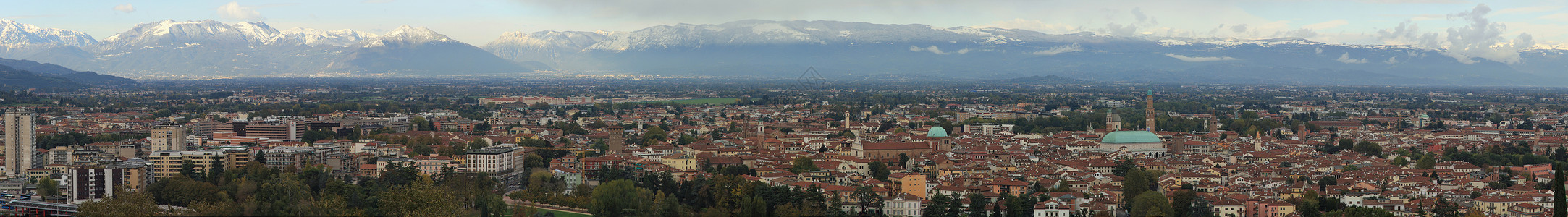 帕拉第奥维琴扎市的风景非常宽广其背背景