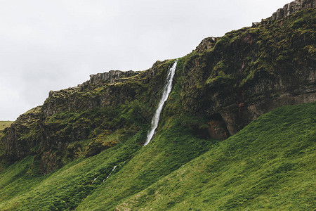 冰岛高地美丽瀑布的远视风图片
