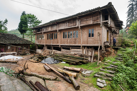 长吉Yao少数民族的山丘房屋图片