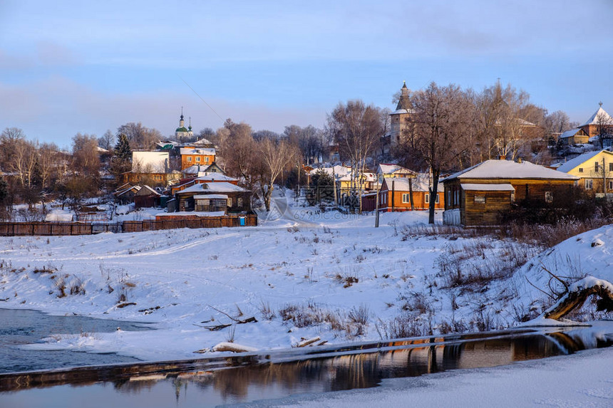 在俄罗斯古城扎雷斯克俄塞特河岸边的美图片