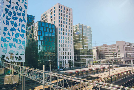 奥斯陆Barcode区现代建筑和火车站的美丽城市图片