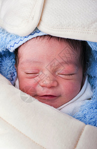 新生儿婴睡梦中的图片