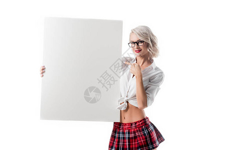 穿着校服和眼镜的金发感女人肖像指着在白色上被孤图片