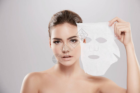 使用面罩皮肤护理概念皮肤治疗水合皮面罩的美貌和图片
