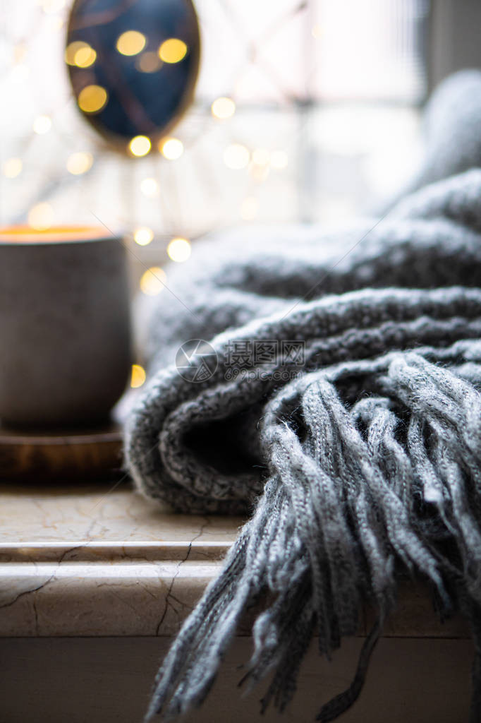 温暖和舒适的冬季编织毛绒毯图片