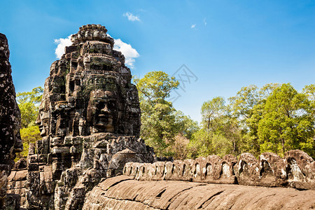 老佛教吴哥考古公园寺庙在吴哥城的巴戎建筑柬埔寨纪念图片