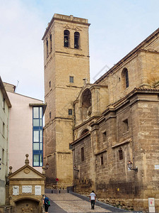 圣地亚哥的Iglesia历史可追溯到据称圣地亚哥在该地区传道时罗格诺图片