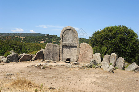 意大利撒丁岛Dorgali附近的巨人Sena和Tho图片