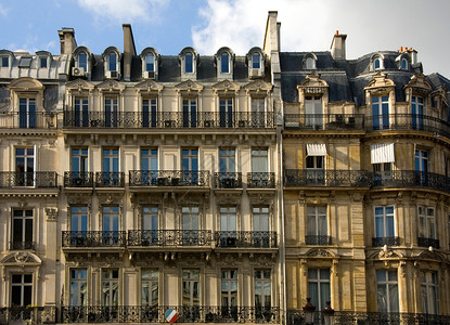 法国巴黎塞纳河附近一座巴黎公寓背景图片