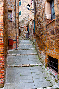 意大利索拉诺市的老建筑狭窄的小巷图片