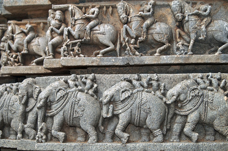 印度卡纳塔克邦SomnathpurHoysala寺庙大象和骑图片