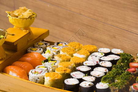 日本传统食物寿司和图片
