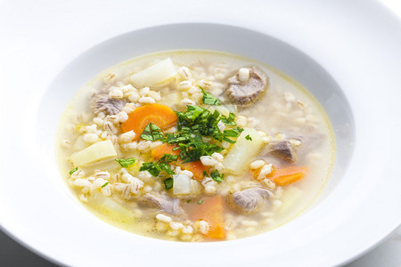 苏格兰羊肉汤配大头菜和大麦背景图片
