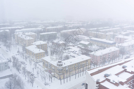 2018年3月2日下雪时的城背景图片