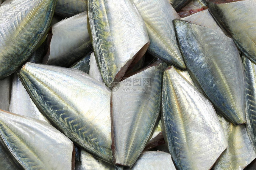 RawBigeyetrevally或DuskyJack鱼的烹饪成分图片