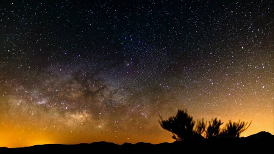 智利阿塔卡马沙漠的星际轨图片