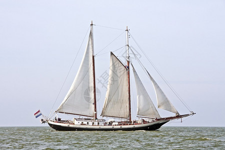 荷兰IJsselmeer国际船舶上的传统图片