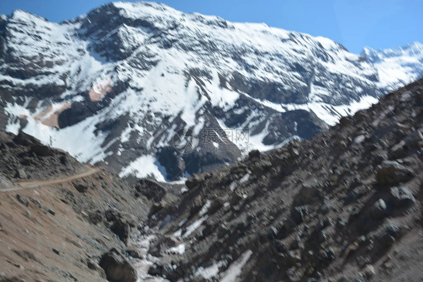 智利圣地亚哥山地雪图片