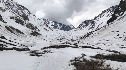 智利圣地亚哥山区雪谷景观图片