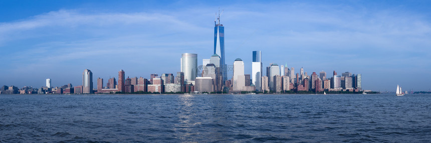 2013年5月与世贸中心从黄昏交换地点到2013年5月1776英尺全高的纽约市下曼哈顿图片