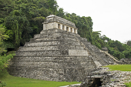 墨西哥恰帕斯州帕伦克古老的玛雅背景图片