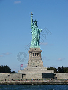 自由岛上的自由女神像图片