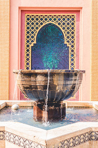 具有莫罗科风格的喷泉水装饰背景图片
