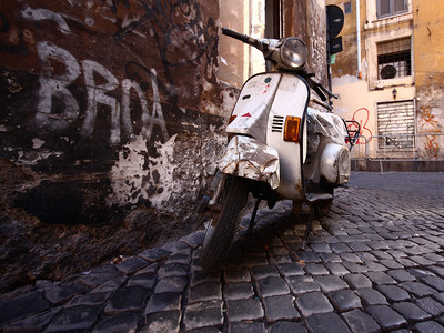 街上的复古摩托车图片