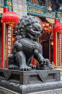 亚洲香港黄大仙庙的狮子雕像图片