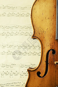古董小提琴的一部分图片