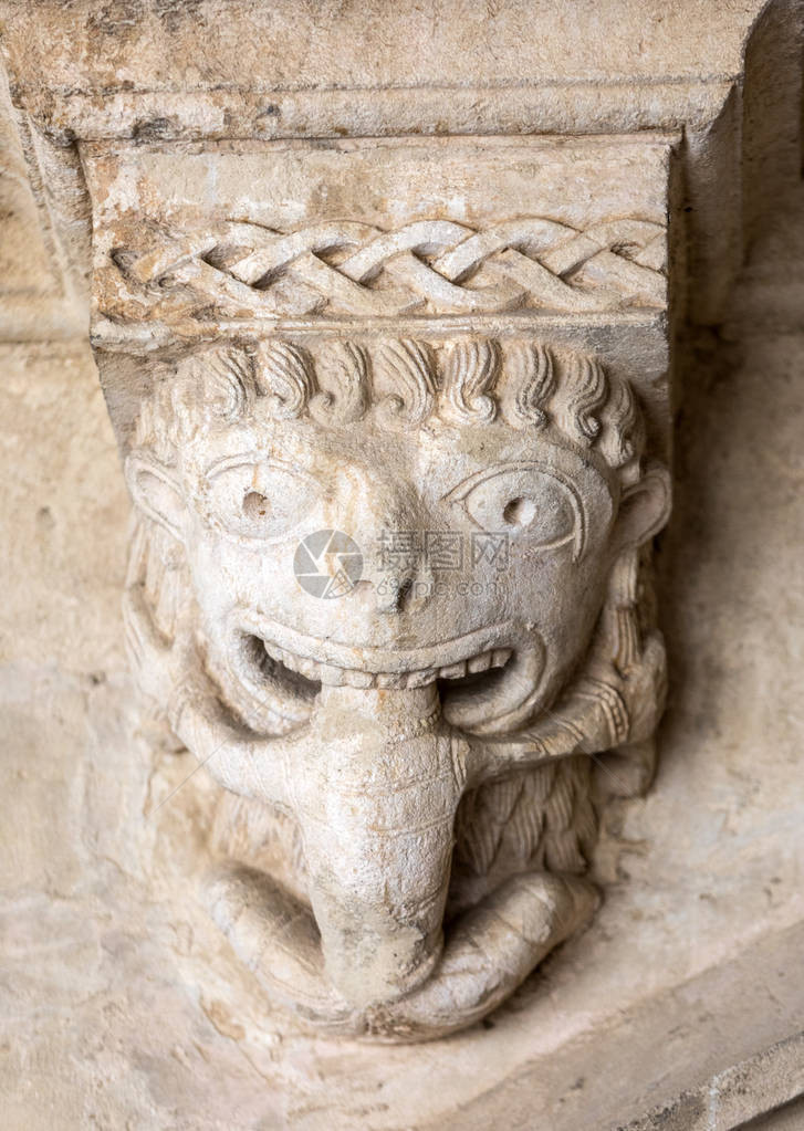 怪物或塔拉斯克在法国阿尔勒普罗旺斯附近的蒙马儒修道院修道院中吞噬罪人c12th图片