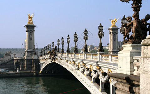 巴黎Concorde广场附近的塞纳河对面的PontdelaCo图片