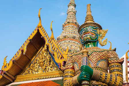 泰国曼谷大宫的翡翠佛寺Watprakae背景图片