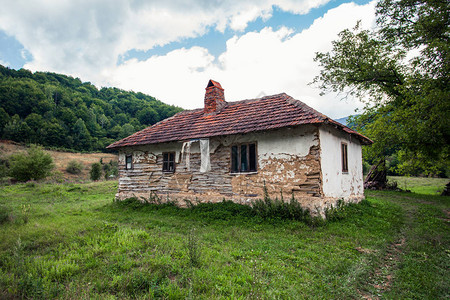 农村山区废弃旧房图片