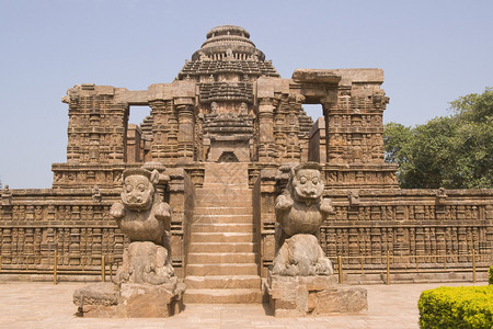 通往印度奥里萨省科纳克古老印度教寺庙的步骤图片