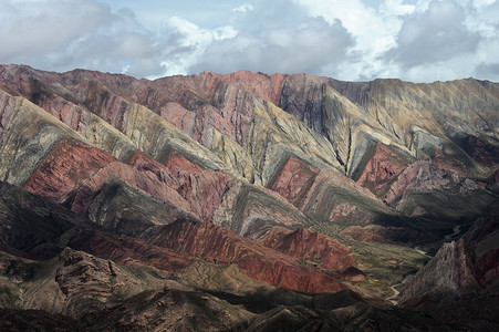 阿根廷安第斯山脉上的QuebradadeHumahuaca角块图片