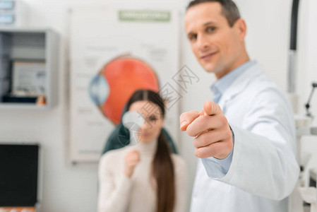 选择重点病人在诊所接受阴囊图片