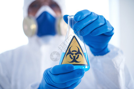 科学家手套上用蓝色生物危害液体密封图片
