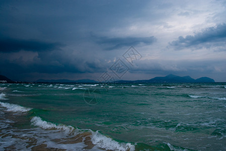 风暴天气下的地中海深水图片