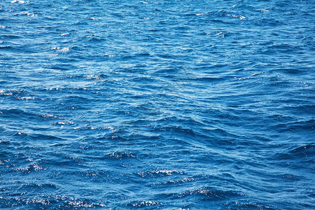 与波浪的深蓝色海水背景图片