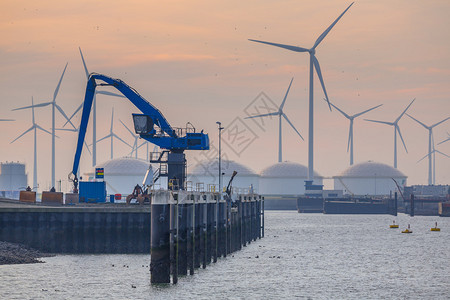 Eemshaven港的蓝色水力港高清图片