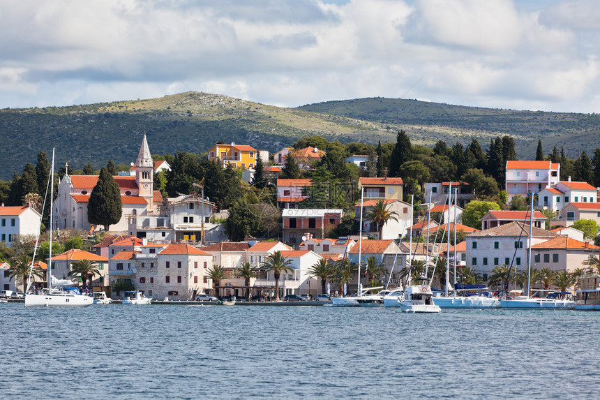 Rogoznica是克罗地亚得里亚海沿岸一个受欢迎的历史图片