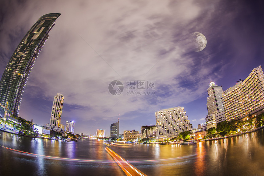 曼谷市的河水里图片