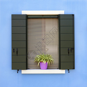 传统多彩的住宅窗户图片