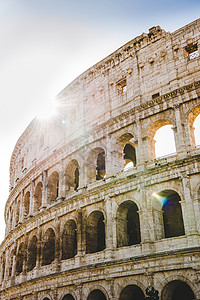 在意大利罗马的阳光照耀着古老的美图片
