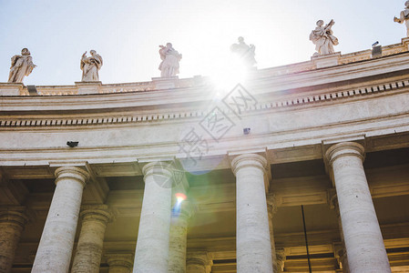 在意大利梵蒂冈圣彼得斯广场用阳光高清图片