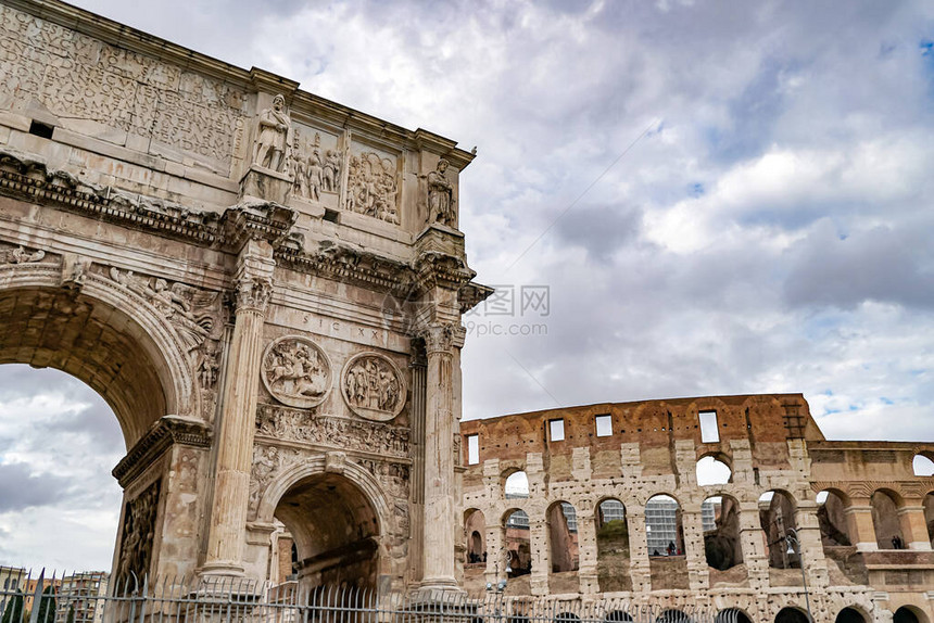 罗马古罗马斗兽场附近的提图斯拱门图片
